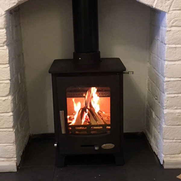 Image on Glowing Embers - UK Fireplaces and Stoves - installation kardos Q149