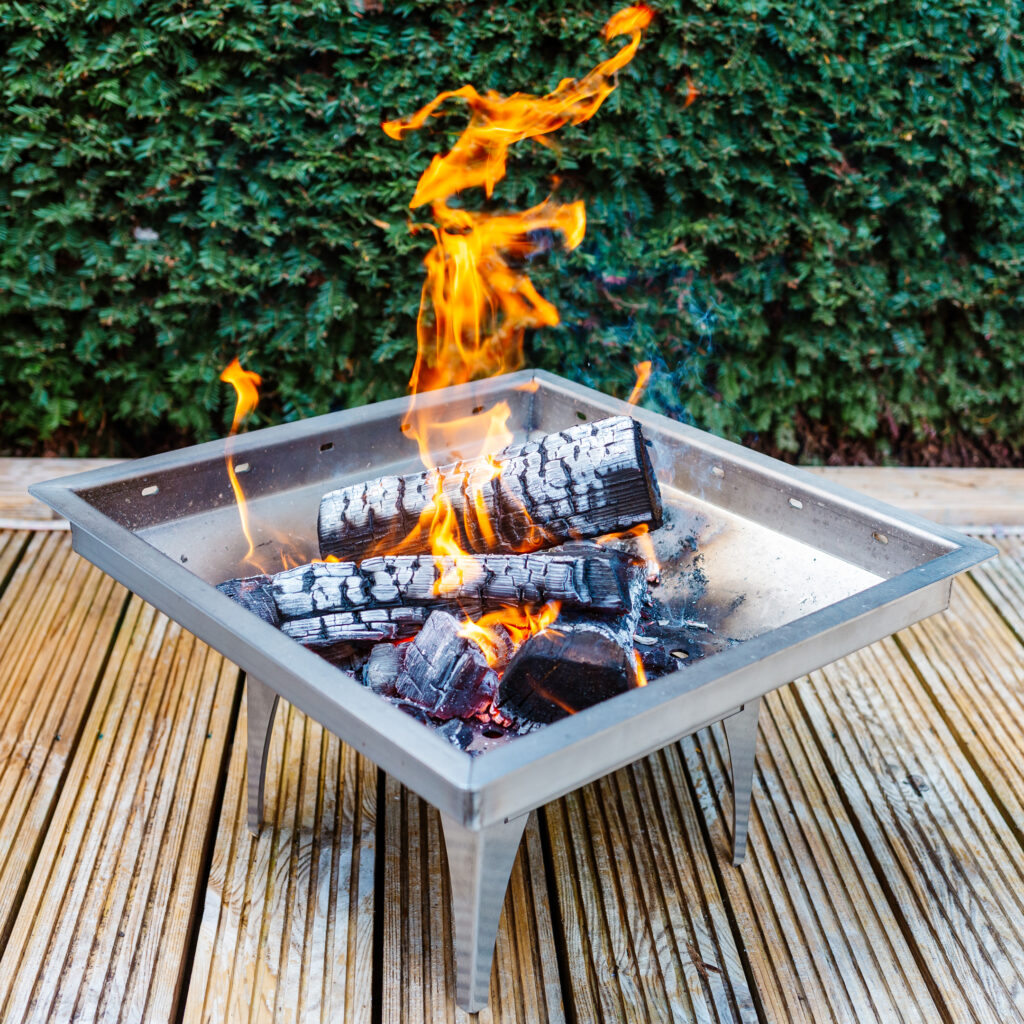 Image on Glowing Embers - UK Fireplaces and Stoves - FIREPIT MED